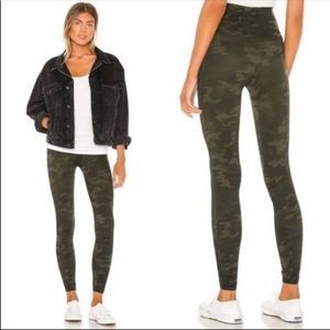 LIKE NEW CAMO SPANX LOOK AT ME NOW LEGGINGS XL